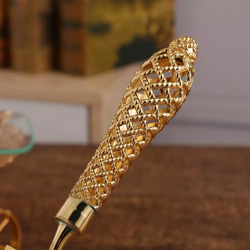 Conjunto Espátula para Bolo e Faca Dourada – Coleção Housilar