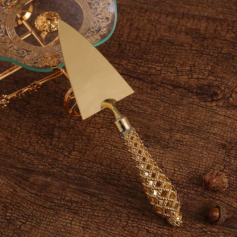 Conjunto Espátula para Bolo e Faca Dourada – Coleção Housilar